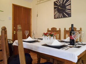 Dining - 2 bedroom accommodation in Whitby (Whitby)