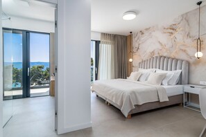 4 bedrooms, iron/ironing board, internet, bed sheets