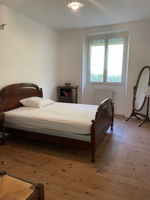 4 chambres, fer et planche Ă repasser, accĂšs au Wi-Fi (inclus)