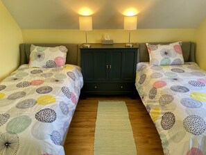 3 bedrooms, desk, free WiFi, bed sheets