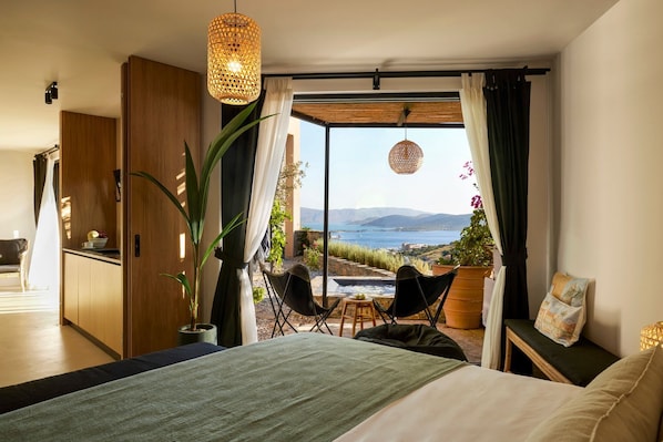 8 bedrooms, iron/ironing board, WiFi, bed sheets