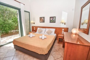2 bedrooms, iron/ironing board, WiFi, bed sheets - Villa Pasiphae - Two Bedroom Villa, Sleeps 6 (Pelekas)