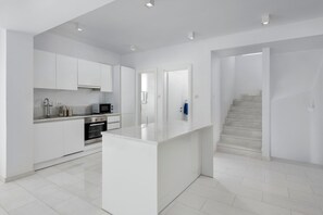 Kühlschrank, Mikrowelle, Ofen, Geschirrspüler