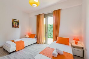 4 bedrooms, iron/ironing board, free Internet, bed sheets