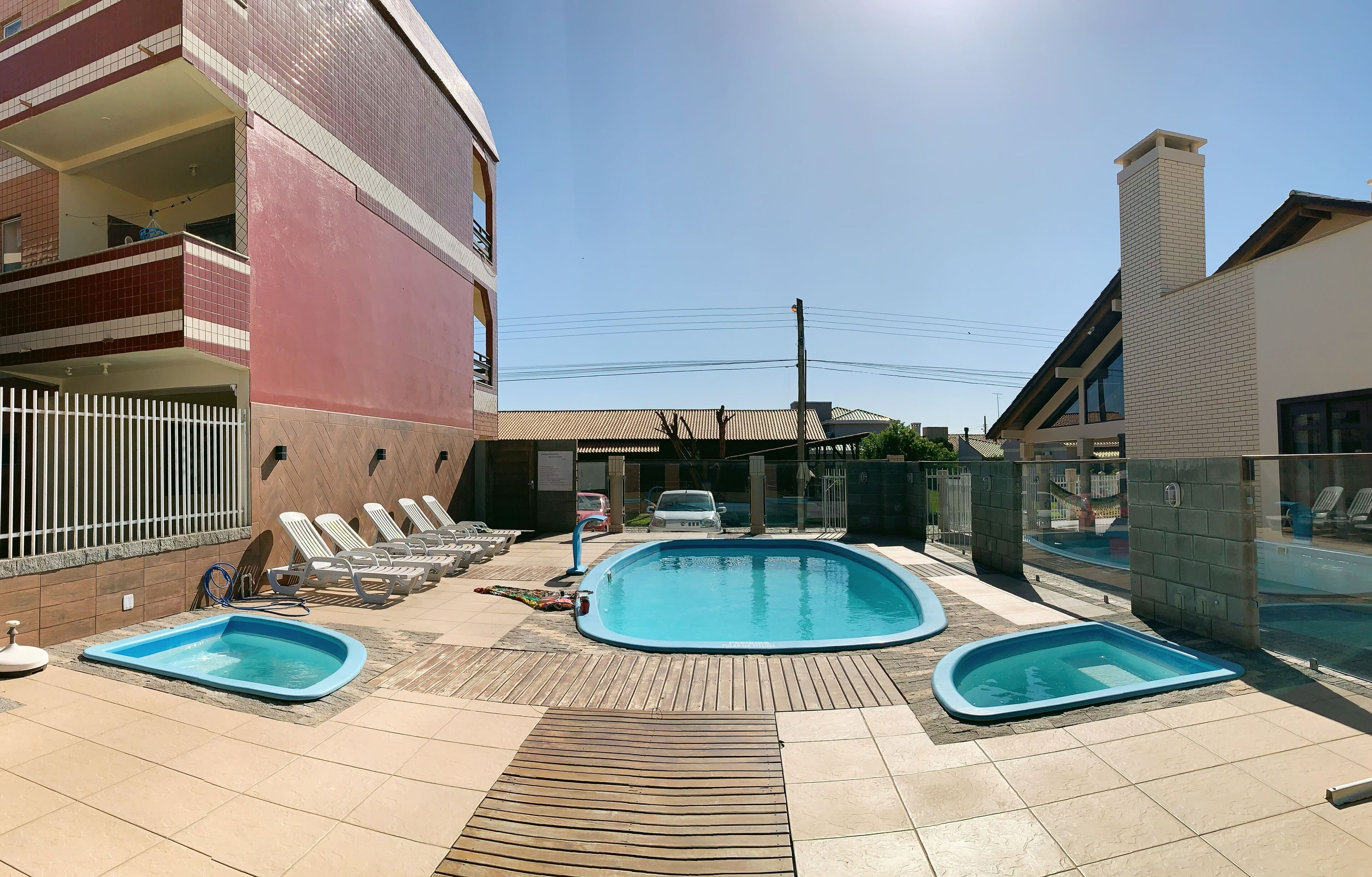 3 piscinas al aire libre