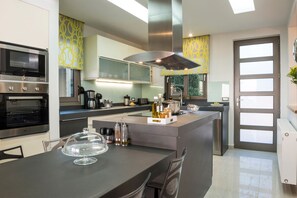 Dishwasher, highchair