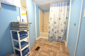 Combined shower/tub, towels - FL Keys Cottage with Ocean Views - Venture Out Unit 395 (Cudjoe Key)