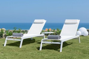 Property grounds - Villa Eunike - Five Bedroom Villa, Sleeps 10 (Kolympia)