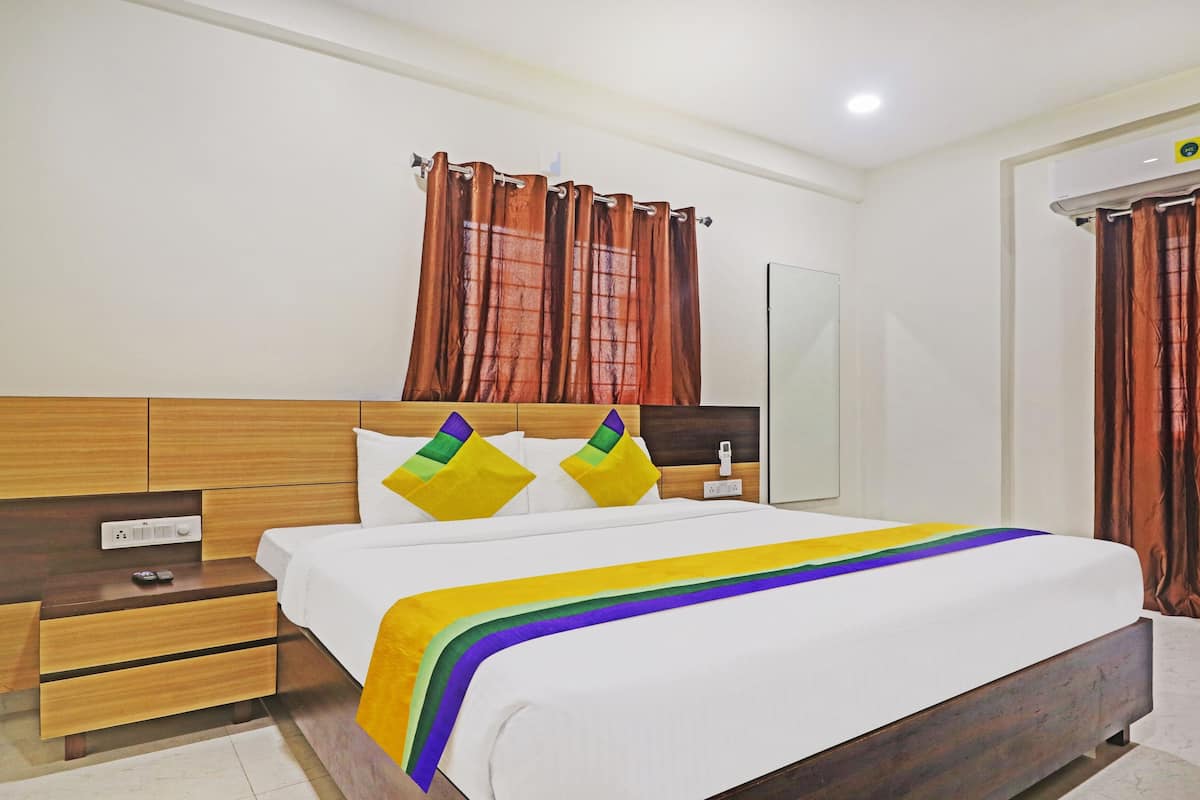 Quarto casal standard | Escrivaninha