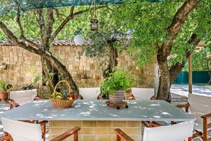 Outdoor dining - Villa Tragaki - Three Bedroom Villa, Sleeps 6 (Ionian Islands)