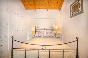 3 quartos, ferros/tábuas de passar roupa, Wi-Fi, roupa de cama