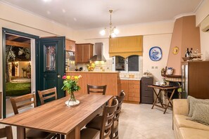 Interior - Villa Tragaki - Three Bedroom Villa, Sleeps 6 (Ionian Islands)