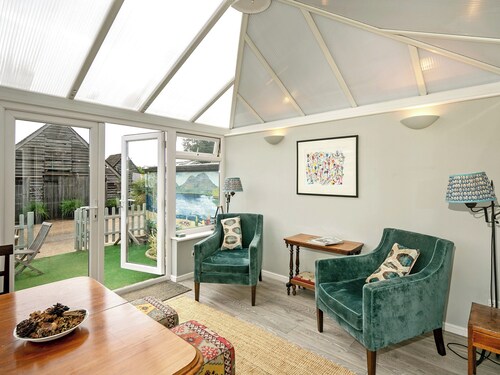 2 bedroom accommodation in Guildford