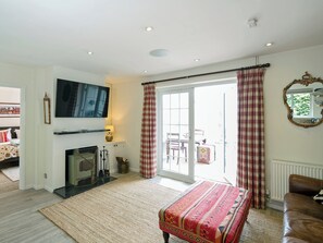 TV, fireplace - 2 bedroom accommodation in Guildford (Guildford)