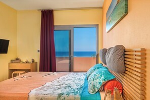 5 makuuhuonetta, silitysrauta/-lauta, ilmainen internet, vuodevaatteet