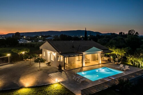 Villa Xi Sunset - Three Bedroom Villa, Sleeps 6