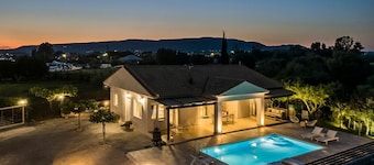 Villa Xi Sunset - Three Bedroom Villa, Sleeps 6