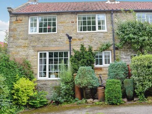 Exterior - 2 bedroom accommodation in Sneaton, near Whitby (Sneaton, near Whitby)