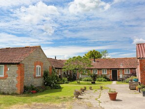 Exterior - 2 bedroom accommodation in South Barrow, near Yeovil (South Barrow, near Yeovil)