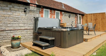 2 bedroom accommodation in South Barrow, near Yeovil