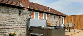 2 bedroom accommodation in South Barrow, near Yeovil