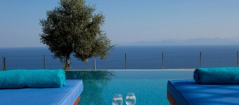 Villa Spiaggia - Three Bedroom Villa, Sleeps 8