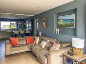 TV, fireplace - Villa Calafia - UK38491 (Porthtowan)