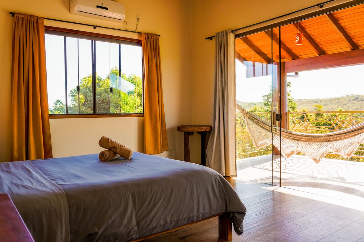 2 bedrooms, premium bedding, individually decorated