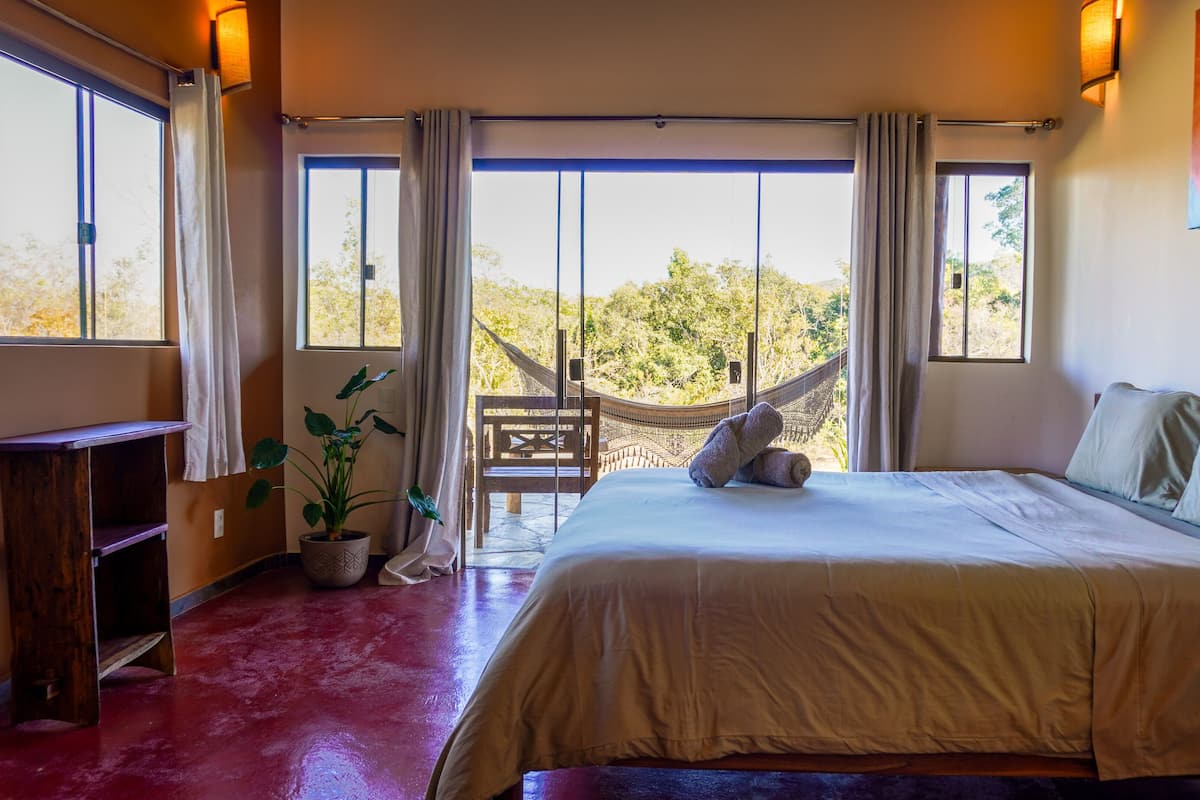 2 bedrooms, premium bedding, individually decorated