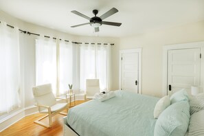 6 bedrooms, internet, bed sheets - Luxury Beach Getaway in Cape Charles (Cape Charles)