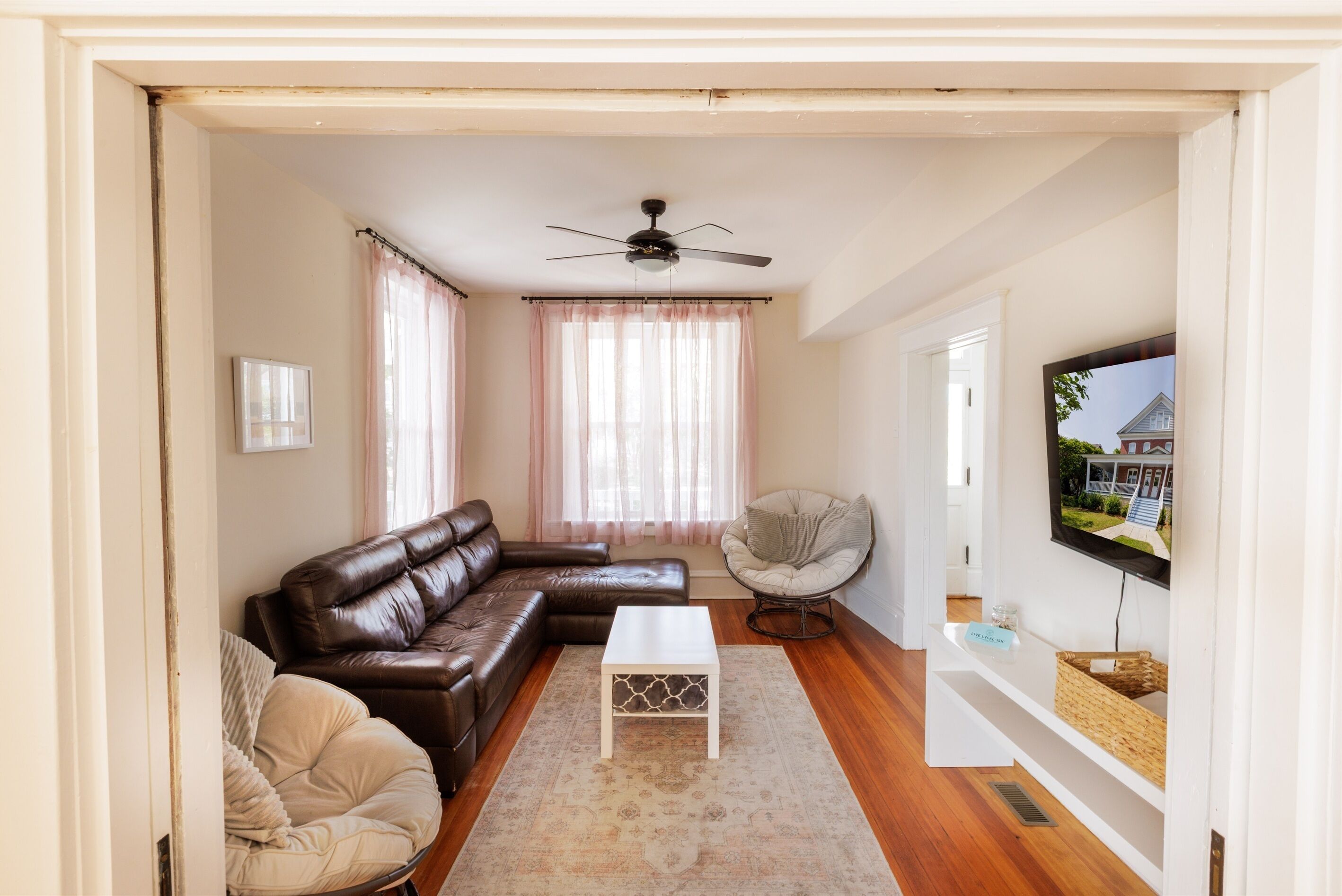 Smart TV, books, offices