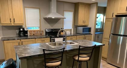 New 5 BR vacation house at beautiful Lake Greeson!! Great for large gatherings!!