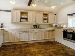 Dishwasher - 2 bedroom accommodation in Meare, near Glastonbury (Meare, near Glastonbury)