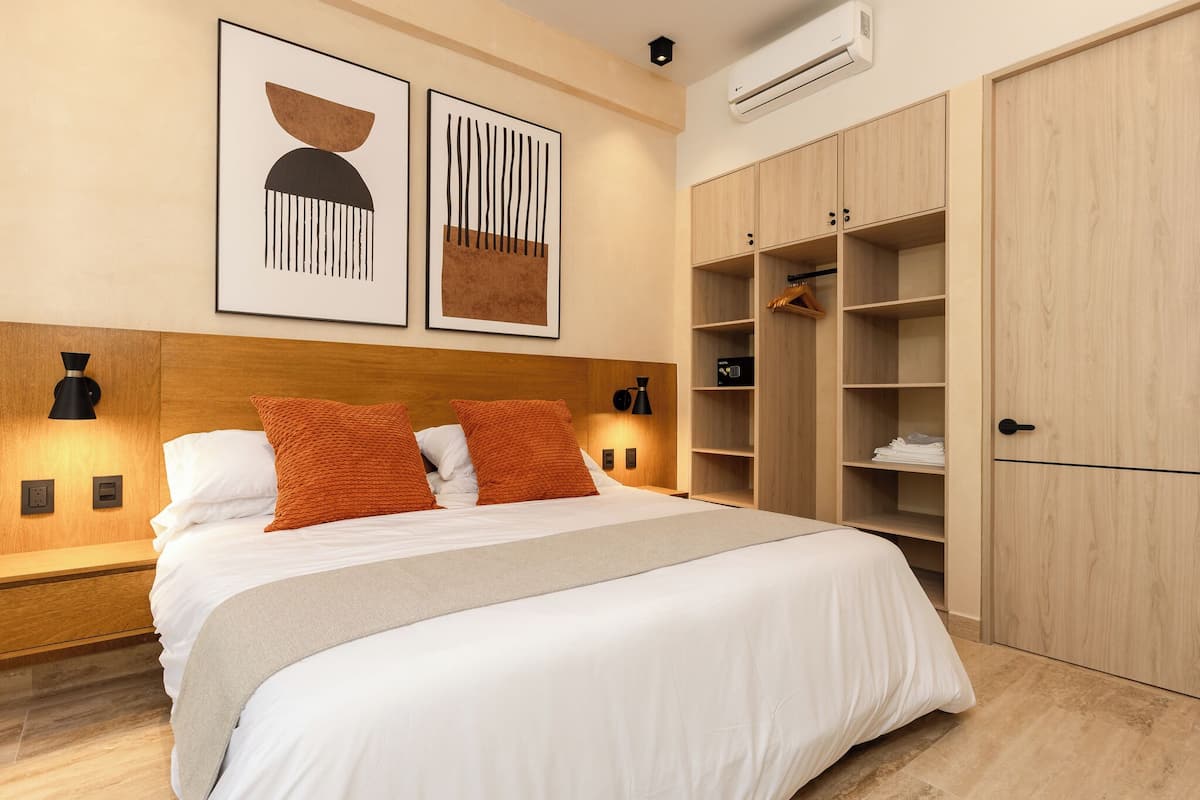 Deluxe Apartment, 2 Bedrooms | 1 bedroom, premium bedding, down comforters, individually decorated