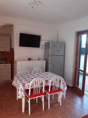 Dining - The lawyer's abode  (Campania)