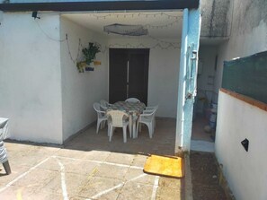 Outdoor dining - The lawyer's abode  (Campania)