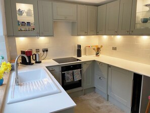 Dishwasher - 2 bedroom accommodation in Bruton (Bruton)