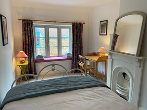 2 bedrooms, free WiFi, bed sheets - 2 bedroom accommodation in Bruton (Bruton)