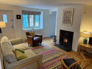 Fireplace - 2 bedroom accommodation in Bruton (Bruton)