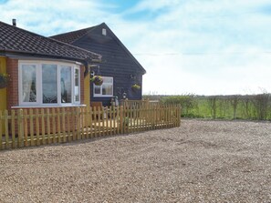 Exterior - Discover Cambridgeshire from this superb holiday lodge. (Little Downham, near Ely)