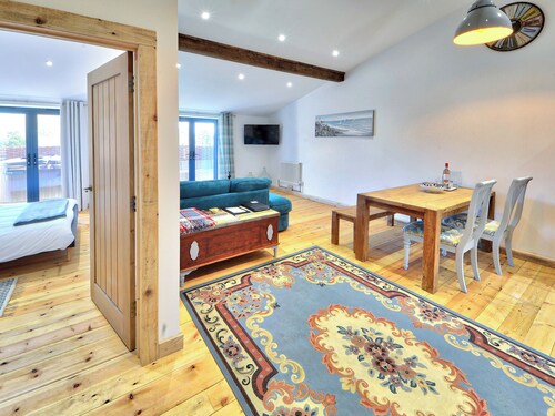 2 bedroom accommodation in Wellow, near Yarmouth
