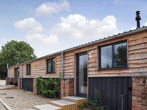Exterior - 2 bedroom accommodation in Wellow, near Yarmouth (Wellow, near Yarmouth)