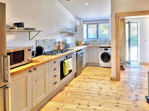 Dishwasher, highchair, cookware/dishes/utensils, freezer - 2 bedroom accommodation in Wellow, near Yarmouth (Wellow, near Yarmouth)