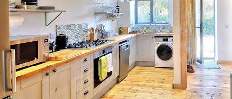 Dishwasher, highchair, cookware/dishes/utensils, freezer