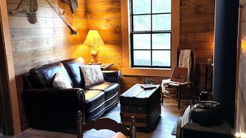 Téléviseur connecté, foyer, livres, chaîne audio