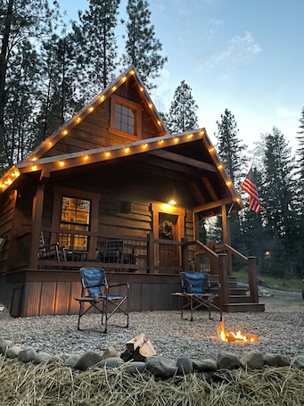 Exterior. Cabin in the Meadow