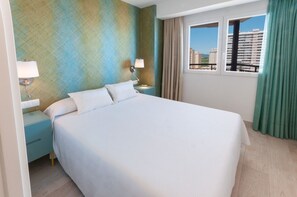 2 bedrooms, iron/ironing board, free WiFi, bed sheets - Elegante Apartamento familiar de 2 dormitorios, piscinas y vistas al Mar (Playa de Gandía)