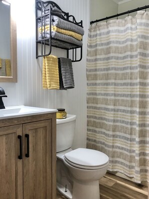 Combined shower/tub