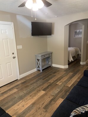 1 bedroom, WiFi - Luxury Private Guest Apartment (Indianapolis)