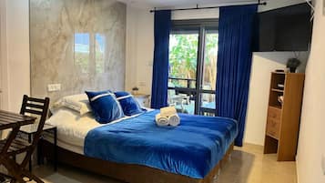 Rom – classic (Almog) | Allergitestet sengetøy, dundyner og minibarvarer (inkludert)